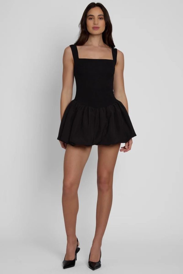 vestido negro globo