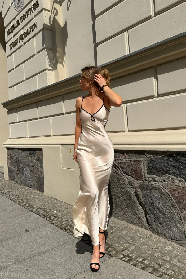 vestido beige satin lineas negras