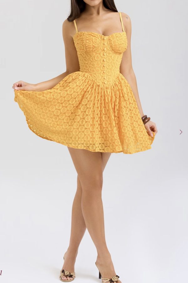 vestido amarillo vuelo