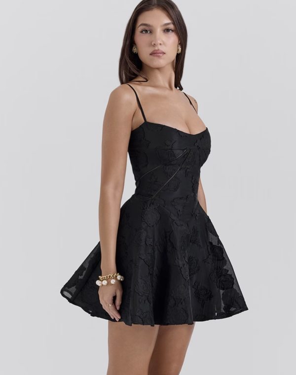vestido negro encaje vuelo v