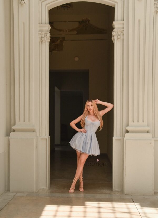 vestido azul suelto