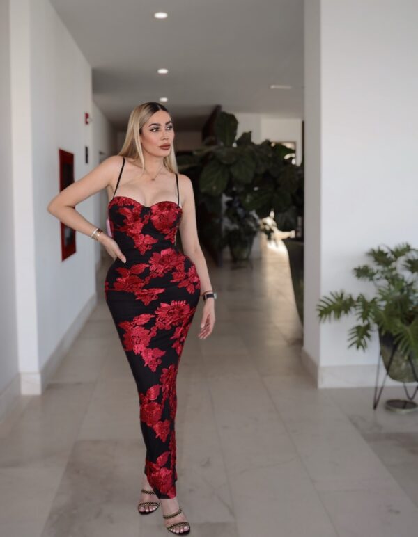 maxi vestido negro flores rojas