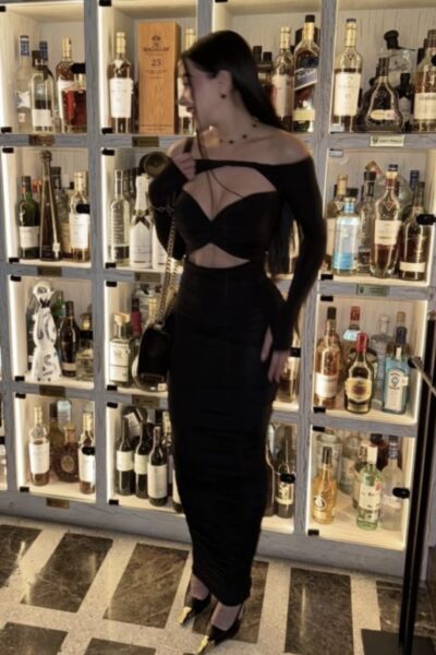 Vestido negro maxi escote