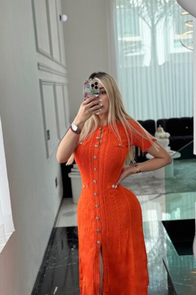 Vestido naranja botones