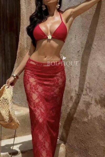 Traje de baño rojo con falda