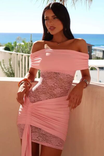 Vestido rosa con encaje