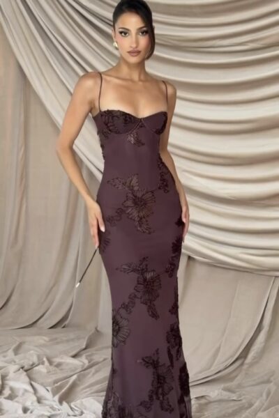 Vestido café maxi con flores