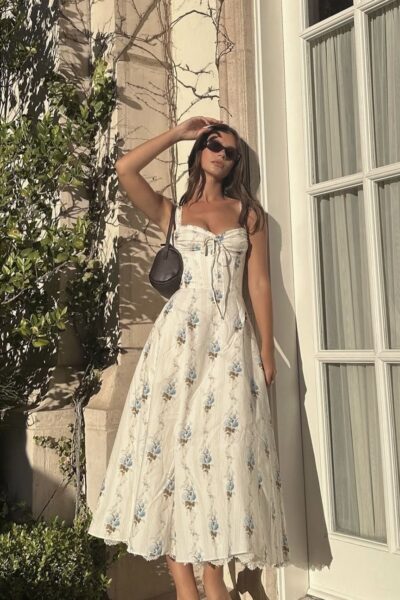 Vestido maxi beige y flores azul