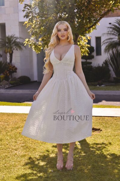 Vestido vuelo blanco hoyos
