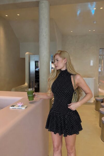 Vestido negro bolas cuello