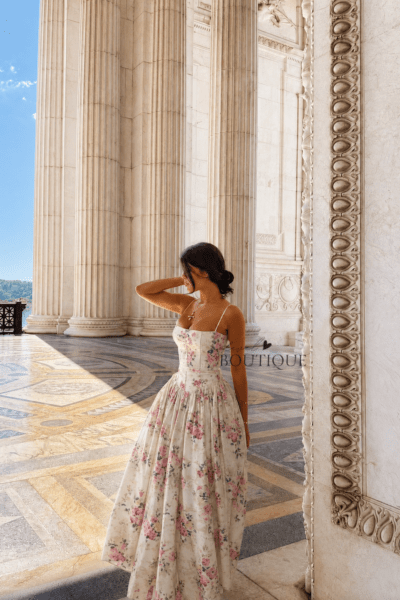 Vestido blanco con rosas