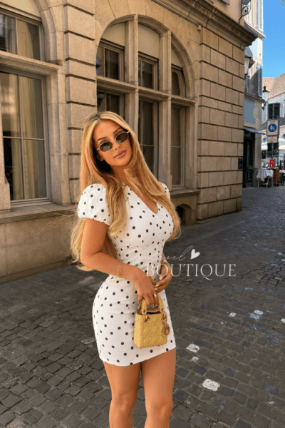 Vestido blanco  bolas corto