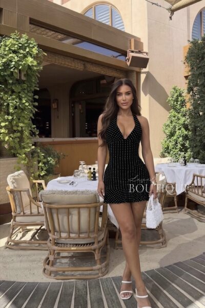 Vestido negro con bolas
