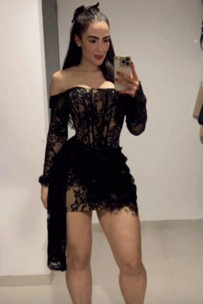 Vestido negro encaje mangas
